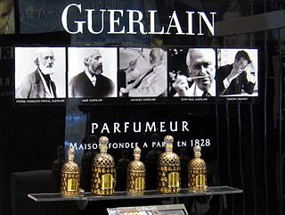 320px-Guerlain_stand_(Moscow)_detail_by_shakko